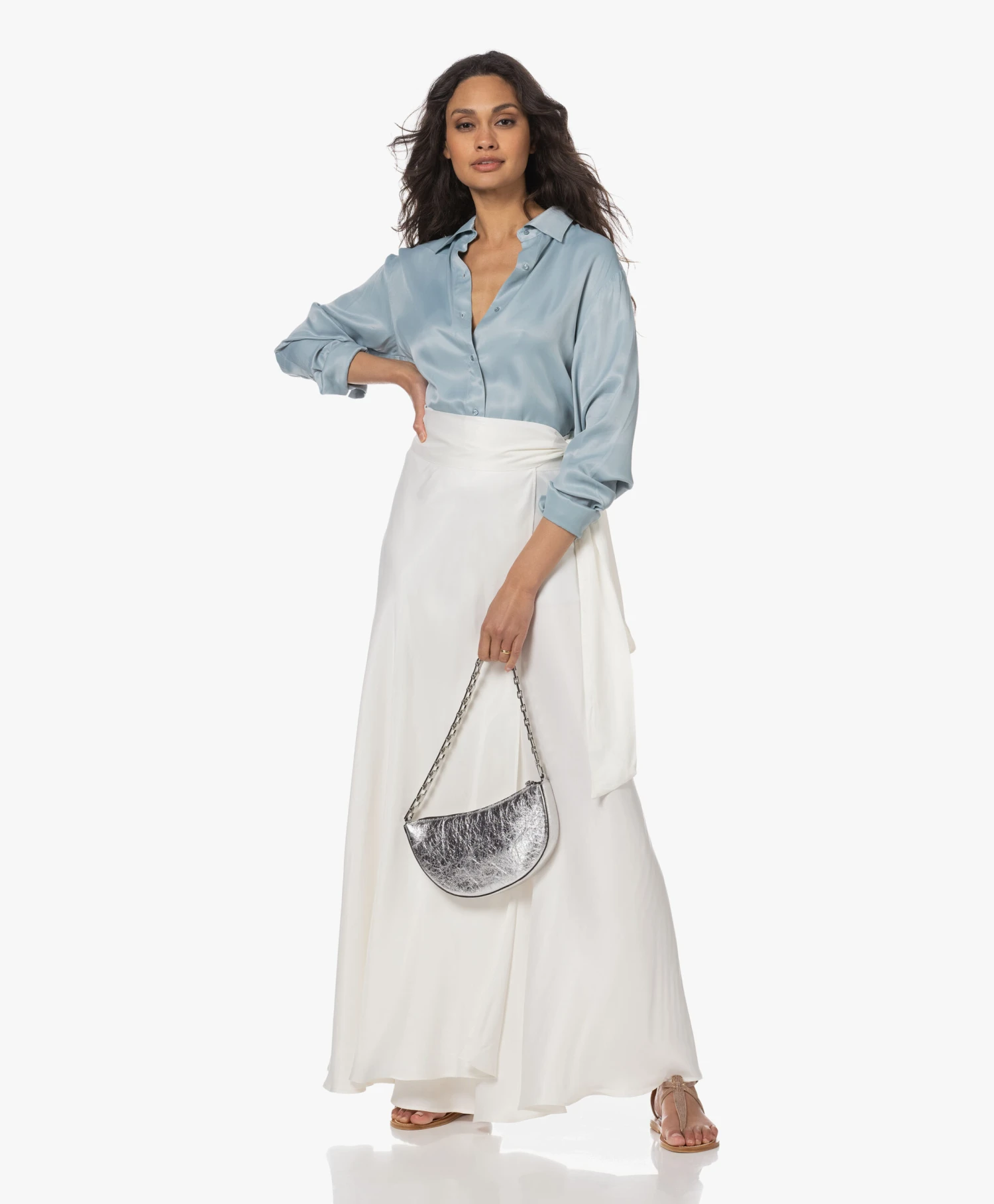 Viveh Mica Satijnen Maxi Wikkelrok - Coconut Milk 2 Viveh Mica Satijnen Maxi Wikkelrok - Coconut Milk - Afbeelding 2