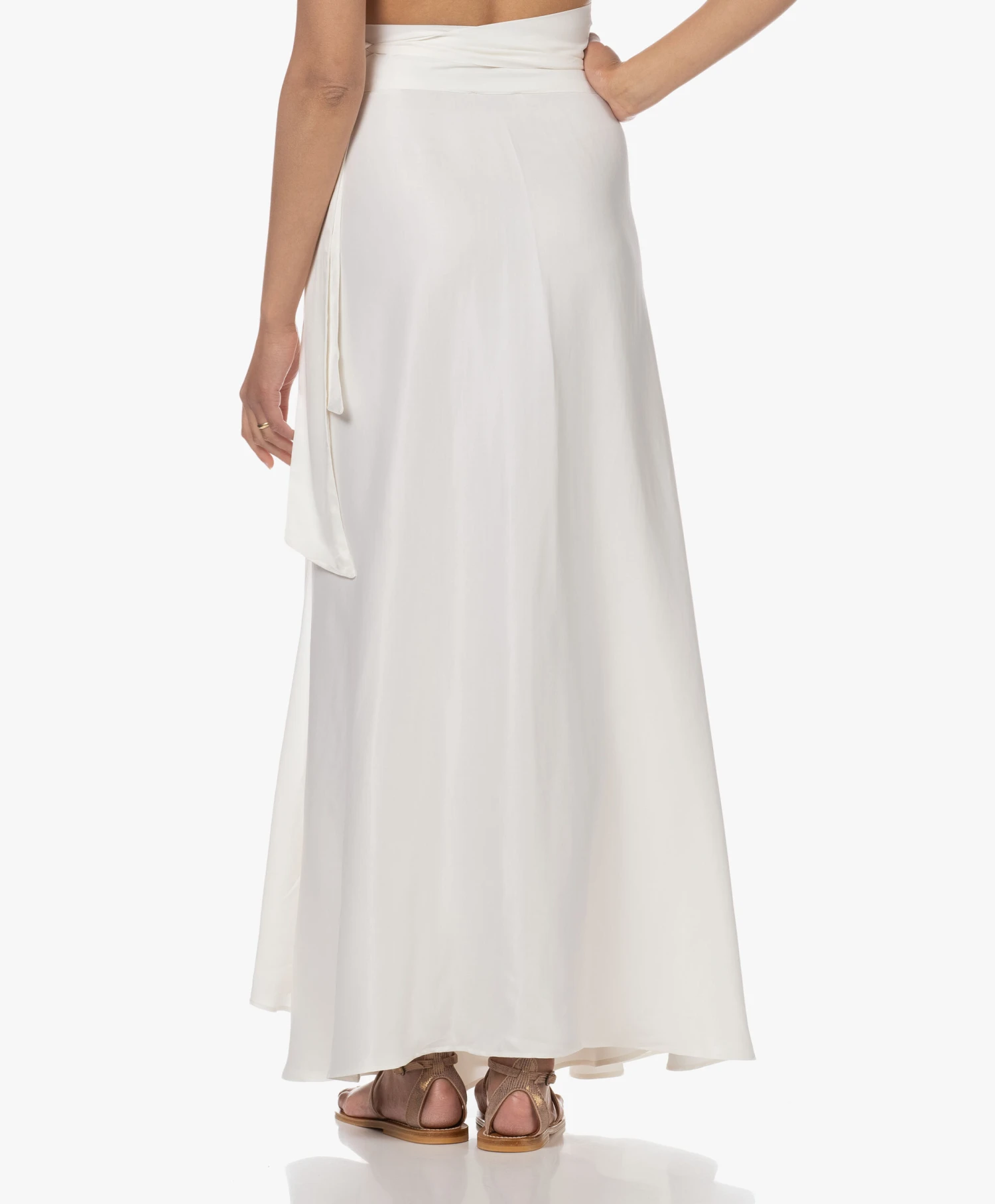 Viveh Mica Satijnen Maxi Wikkelrok - Coconut Milk 4 Viveh Mica Satijnen Maxi Wikkelrok - Coconut Milk - Afbeelding 4