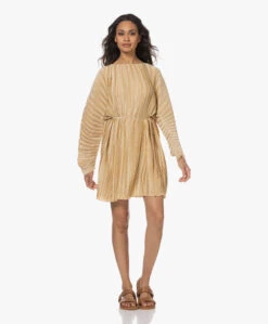 Viveh Emerald Satijnen Plissé Jurk - Warm Sand -Mode Kleding 230411 536c4a93 9836 49ae 9f42 9f3d7823293b