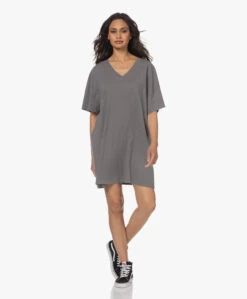 American Vintage Lopintale T-Shirt Jurk Met V-Hals - Vintage Foggy