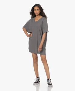 American Vintage Lopintale T-Shirt Jurk Met V-Hals - Vintage Foggy 21 American Vintage Lopintale T-Shirt Jurk Met V-Hals - Vintage Foggy -Mode Kleding 230418 f7139edf 9782 4b31 b62e 9b3715d5ce83