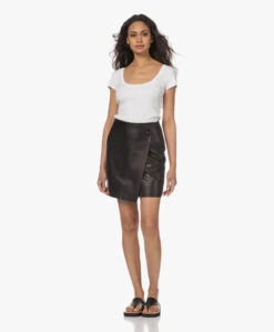 By Malene Birger Esmaa Lamsleren Overslag Minirok - Zwart -Mode Kleding 230425 1a5ba69e d9e3 4aa5 95fe b4a216b9357c