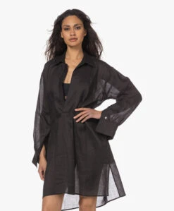 Su Paris Popi Ramie Jurk - Zwart 15 Su Paris Popi Ramie Jurk - Zwart -Mode Kleding 230425 d6292c76 d894 451a 931e 1aa0312c7e25