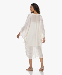 Su Paris Bahia Katoenen Kaftan Met Streepstructuur - Off-White 16 Su Paris Bahia Katoenen Kaftan Met Streepstructuur - Off-White -Mode Kleding 230524 043870c6 1e89 4352 9b60 2c068a499b71