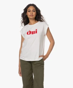 By-Bar Thelma Oui Flock Print T-Shirt - Off-White 20 By-Bar Thelma Oui Flock Print T-Shirt - Off-White -Mode Kleding 230606 4b76d4ae fec0 4952 b6f6 b6fa72a297b5