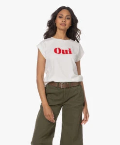 By-Bar Thelma Oui Flock Print T-Shirt - Off-White 23 By-Bar Thelma Oui Flock Print T-Shirt - Off-White -Mode Kleding 230606 a87cd04c 8520 462b b423 40ba64c73689