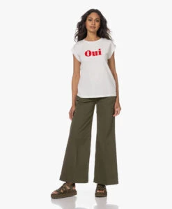 By-Bar Thelma Oui Flock Print T-Shirt - Off-White 18 By-Bar Thelma Oui Flock Print T-Shirt - Off-White -Mode Kleding 230606 d81c3f26 dc73 4829 87ab de85e7b3dfd3