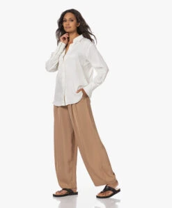 Viveh Beryl Viscose Satijnen Blouse - Coconut Milk -Mode Kleding 230622 76ccd31a e9d7 40cd a90d 48443d71b401