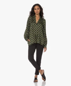 Lasalle Satijnen Blouse Met Geometrische Print - Groen/Zwart -Mode Kleding 230706 86110fc4 b3ed 4abc 8521 a39b70334014