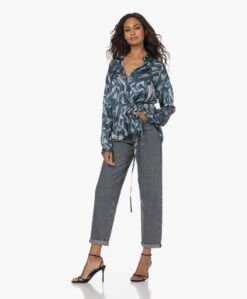 Pomandère Zijdemix Wikkelblouse Met Print - Ocean Blue -Mode Kleding 230706 f5ce9d73 e096 403c 9592 31cf608b169b
