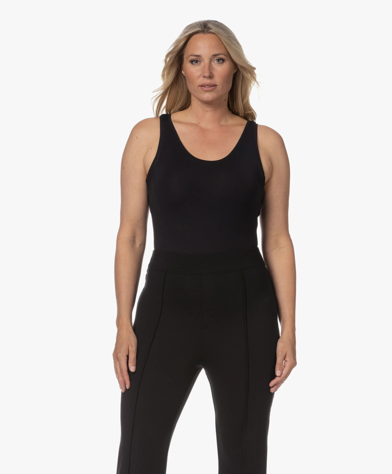 Spanx® Suit Yourself Mouwloze Scoop Neck Bodysuit - Zwart 1 Spanx® Suit Yourself Mouwloze Scoop Neck Bodysuit - Zwart