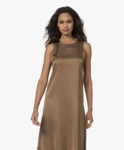 Resort Finest Mouwloze Satijnen Midi Jurk - Camel -Mode Kleding 230809 f1d21fa8 30d7 4b26 8af4 3586a5717835