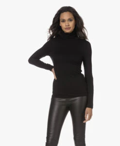 Majestic Filatures Viscose Soft Touch Jersey Colshirt - Zwart