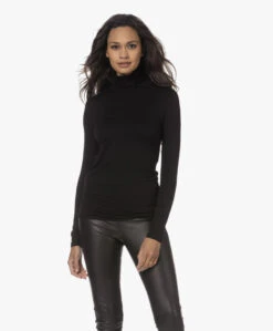 Majestic Filatures Viscose Soft Touch Jersey Colshirt - Zwart -Mode Kleding 230810 803bda6f 4ca0 4885 a6a0 c9c2b1f32e57