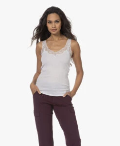 Hanro Lace Delight Top - Wit 24 Hanro Lace Delight Top - Wit -Mode Kleding 230810 a400dcca f093 4bb3 bf6a 91643f077170