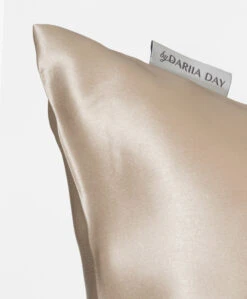 By Dariia Day Mulberry Zijden Kussensloop - French Beige 8 By Dariia Day Mulberry Zijden Kussensloop - French Beige -Mode Kleding 2b989a07 457f 4c0f bdef 53b461d44708