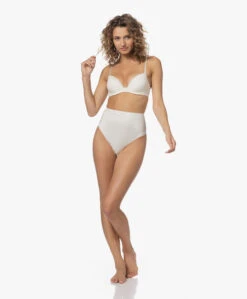 Spanx® Shaping Satin String - Linen 17 Spanx® Shaping Satin String - Linen -Mode Kleding 31c79ef1 f310 4143 891c 78e6c482d69b 45