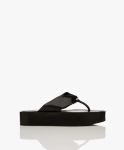 Filippa K Lamsleren Flatform Flip Flop Slippers - Zwart