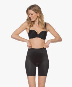 Spanx® Thinstincts 2.0 Mid-Thigh Short - Zwart 24 Spanx® Thinstincts 2.0 Mid-Thigh Short - Zwart -Mode Kleding 48932ef2 6d32 427d 8143 a17f0d622a9c 56