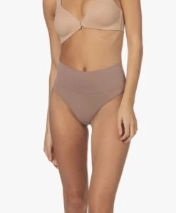 Spanx® Ecocare Naadloze Shaping String - Cafe Au Lait 23 Spanx® Ecocare Naadloze Shaping String - Cafe Au Lait -Mode Kleding 4e675a3e e162 4425 a602 aacbe5a0ec21 78