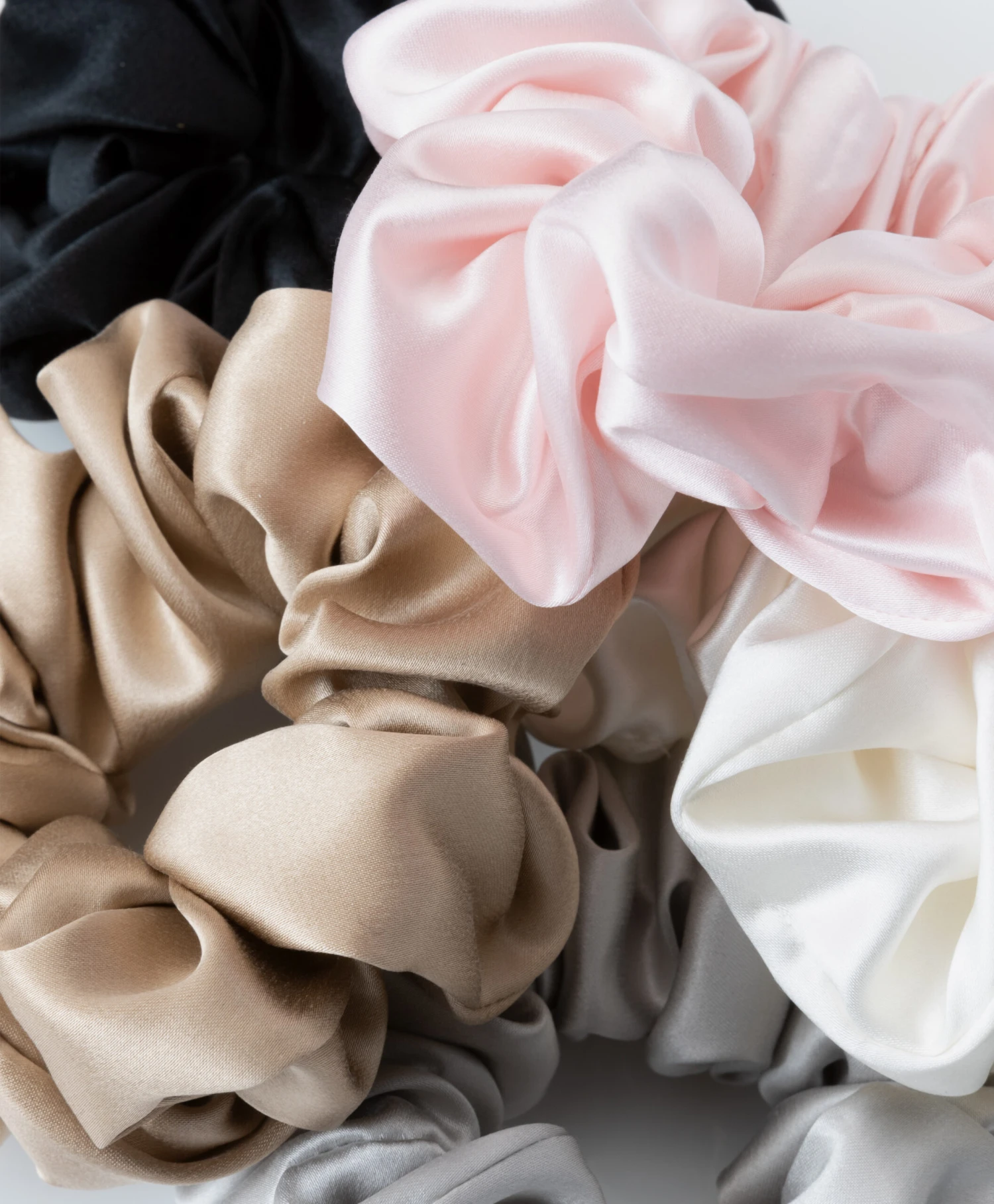 By Dariia Day Mulberry Zijden Scrunchie Medium - Blush Pink 2 By Dariia Day Mulberry Zijden Scrunchie Medium - Blush Pink - Afbeelding 2