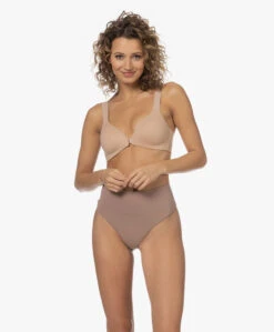 Spanx® Ecocare Naadloze Shaping String - Cafe Au Lait 24 Spanx® Ecocare Naadloze Shaping String - Cafe Au Lait -Mode Kleding 5e324616 2cd8 433c a94f f032bdc9f62a 65