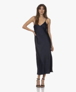 Resort Finest Satijnen Midi Slip Dress - Navy -Mode Kleding 8452a3b3 9c04 486e b850 426f7923cce5 133