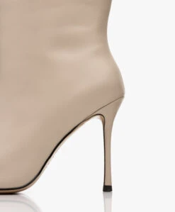 Alias Mae Boston Hoge Leren Laarzen Met Naaldhak - Cream 23 Alias Mae Boston Hoge Leren Laarzen Met Naaldhak - Cream -Mode Kleding 8c8a8496 b398 4146 a624 93c4e15d971f 01