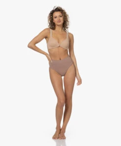 Spanx® Ecocare Naadloze Shaping String - Cafe Au Lait 21 Spanx® Ecocare Naadloze Shaping String - Cafe Au Lait -Mode Kleding 9e0179ef 1917 48a8 82c6 a07048c1b8c3 61