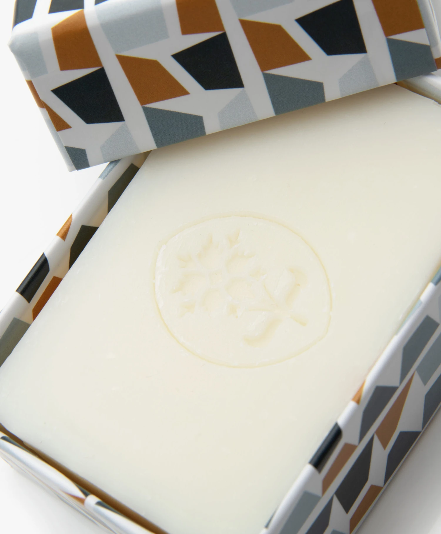 Cosmydor R/6 Essential Oil Zeep Voor Doffe Huid - Macadamia Olie & Pepermunt 2 Cosmydor R/6 Essential Oil Zeep Voor Doffe Huid - Macadamia Olie & Pepermunt - Afbeelding 2