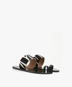 Atp Atelier Astrid Zebraprint Leren Teenslippers- Zwart 13 Atp Atelier Astrid Zebraprint Leren Teenslippers- Zwart -Mode Kleding ATP Atelier Astrid Printed Zebra Pony Black 393