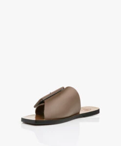 Atp Atelier Ceci Leren Slippers Met Gesp - Kaki Bruin 23 Atp Atelier Ceci Leren Slippers Met Gesp - Kaki Bruin -Mode Kleding ATP Atelier Ceci Vacchetta Khaki Brown 362