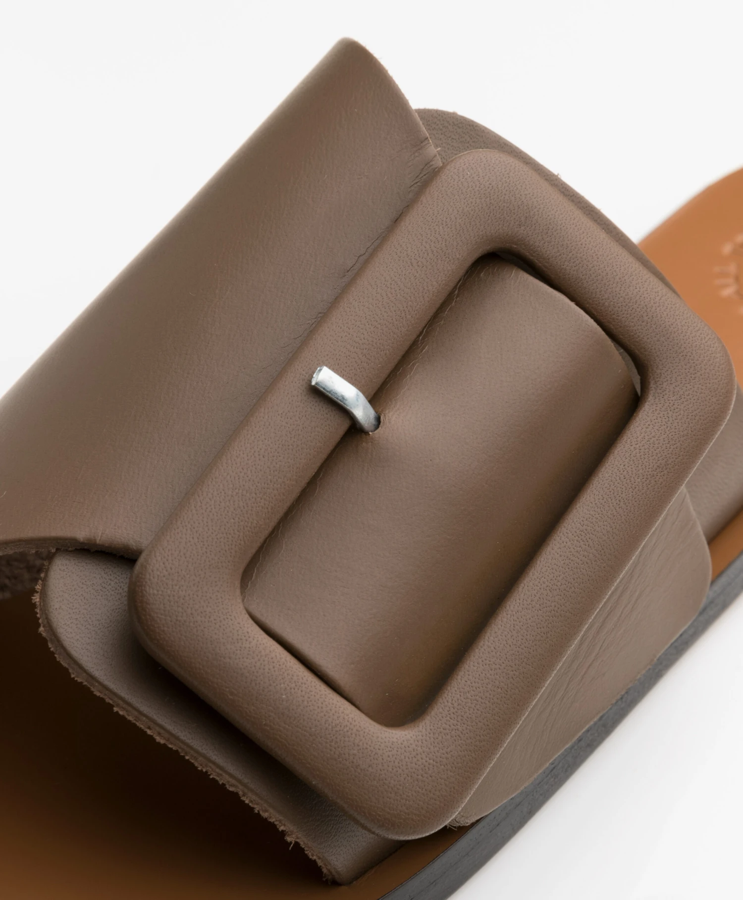 Atp Atelier Ceci Leren Slippers Met Gesp - Kaki Bruin 3 Atp Atelier Ceci Leren Slippers Met Gesp - Kaki Bruin - Afbeelding 3