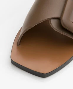Atp Atelier Ceci Leren Slippers Met Gesp - Kaki Bruin 25 Atp Atelier Ceci Leren Slippers Met Gesp - Kaki Bruin -Mode Kleding ATP Atelier Ceci Vacchetta Khaki Brown 365