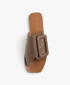 Atp Atelier Ceci Leren Slippers Met Gesp - Kaki Bruin 24 Atp Atelier Ceci Leren Slippers Met Gesp - Kaki Bruin -Mode Kleding ATP Atelier Ceci Vacchetta Khaki Brown 366