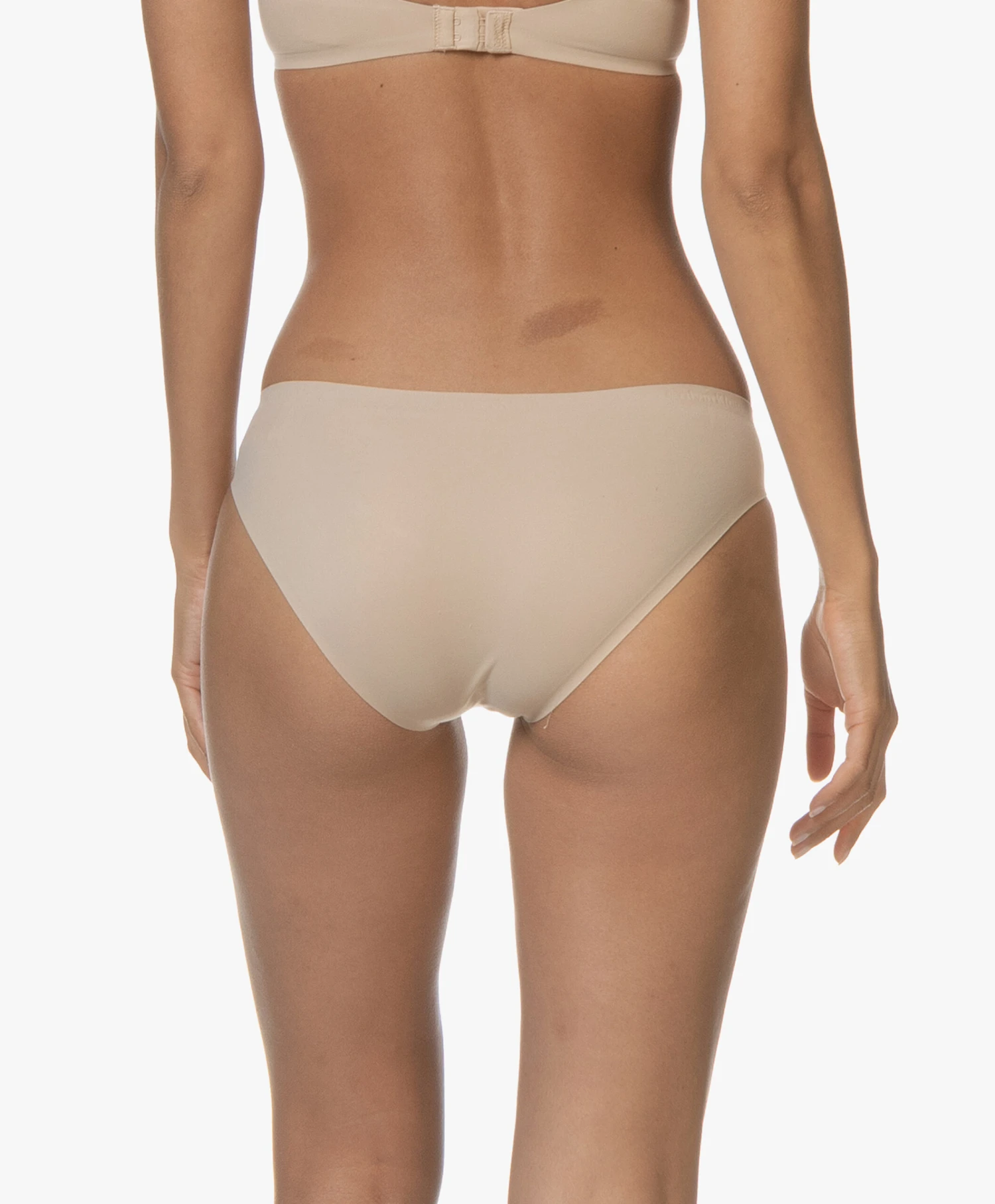 Calvin Klein Invisibles Hipster - Light Caramel 4 Calvin Klein Invisibles Hipster - Light Caramel - Afbeelding 4