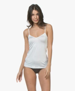 Hanro Satin Deluxe Spaghetti Top - Off-White 11 Hanro Satin Deluxe Spaghetti Top - Off-White -Mode Kleding HANRO Satin Deluxe Spaghetti Top Off white 27