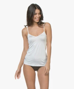 Hanro Satin Deluxe Spaghetti Top - Off-White 9 Hanro Satin Deluxe Spaghetti Top - Off-White -Mode Kleding HANRO Satin Deluxe Spaghetti Top Off white 28