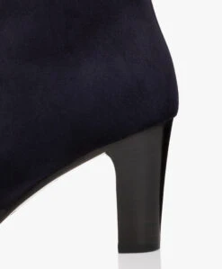 Panara Suède Enkellaars Met Hak - Donkerblauw 11 Panara Suède Enkellaars Met Hak - Donkerblauw -Mode Kleding Panara Sude Enkellaars met Hak Donkerblauw 2045