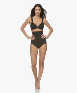 Spanx® Oncore High-Wasted Slip - Zwart 10 Spanx® Oncore High-Wasted Slip - Zwart -Mode Kleding SPANX OnCore High Wasted Slip Zwart 09