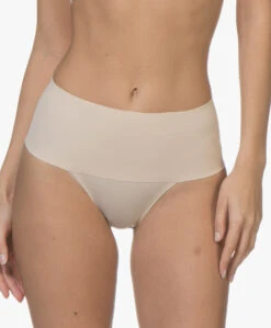 Spanx® Undie-Tectable String - Soft Nude 12 Spanx® Undie-Tectable String - Soft Nude -Mode Kleding SPANX Undie Tectable String Soft Nude 06