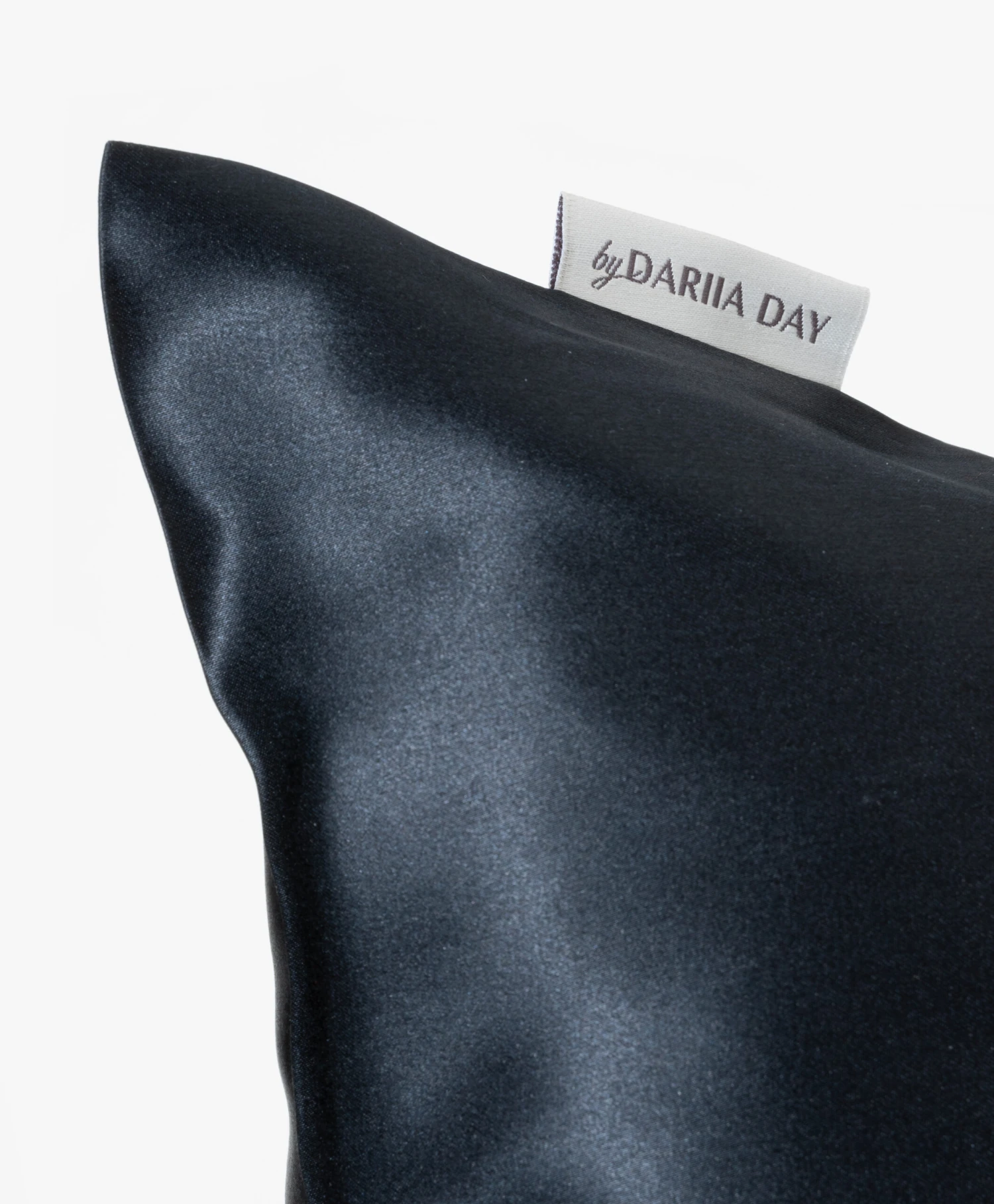 By Dariia Day Mulberry Zijden Kussensloop - Midnight Black 4 By Dariia Day Mulberry Zijden Kussensloop - Midnight Black - Afbeelding 4