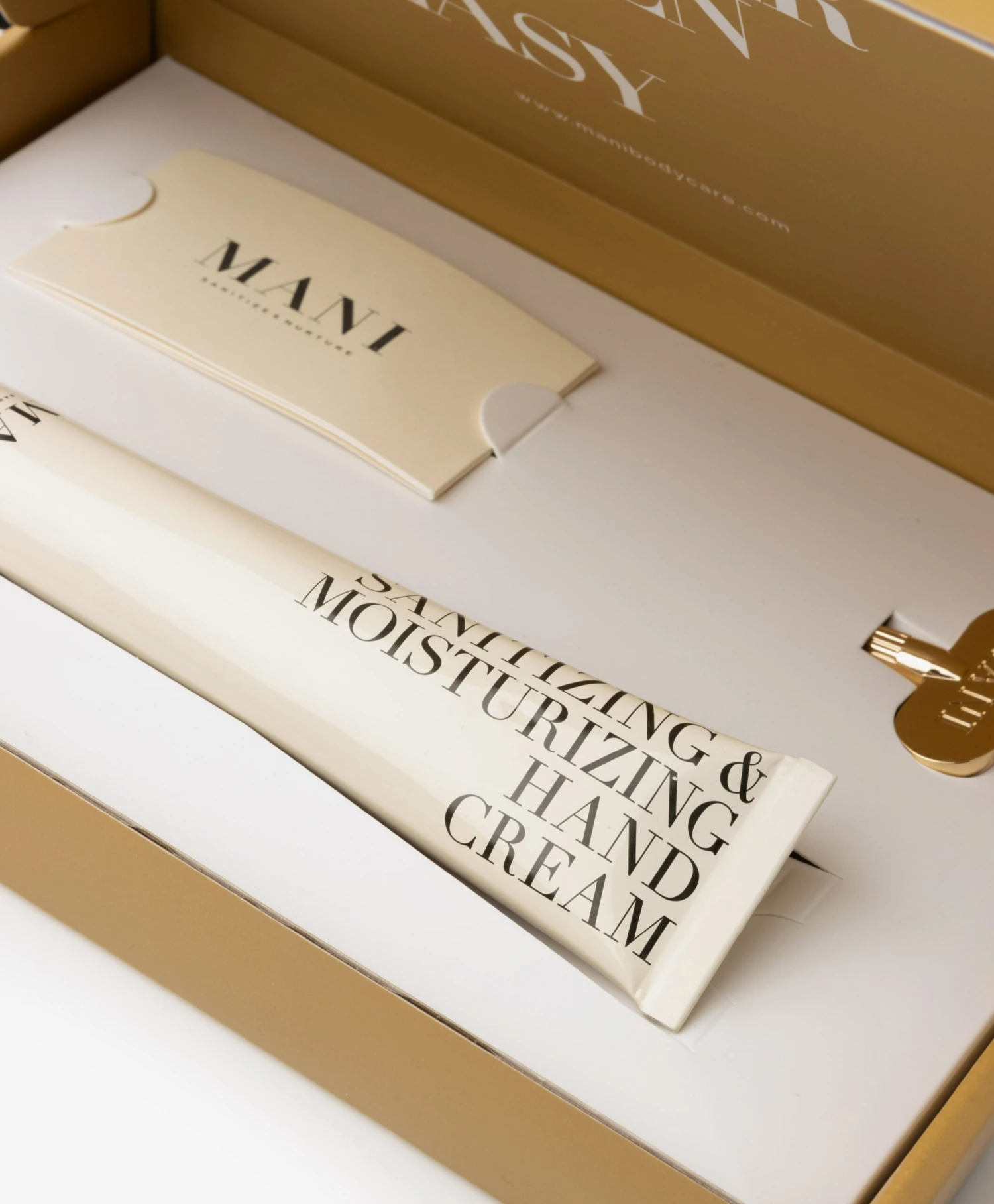 Mani Sanitizing & Moisturizing Handcrème Tube - 50 Ml 5 Mani Sanitizing & Moisturizing Handcrème Tube - 50 Ml - Afbeelding 5