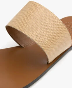 Atp Atelier Astrid Gestructureerde Leren Teenslippers - Licht Beige 15 Atp Atelier Astrid Gestructureerde Leren Teenslippers - Licht Beige -Mode Kleding d40d3fbb 4ee9 4f91 9332 f2e61f290333 468