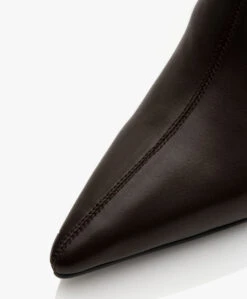 Alias Mae Boston Hoge Leren Laarzen Met Naaldhak - Choc -Mode Kleding d538eb09 9eb1 4bda 9b8c ffb31f744be6 01