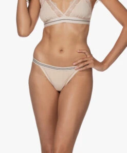 Love Stories Wild Rose Lace Slip - Sand -Mode Kleding fa6a0fa3 8c80 4c6f afd5 5421ea07ca31