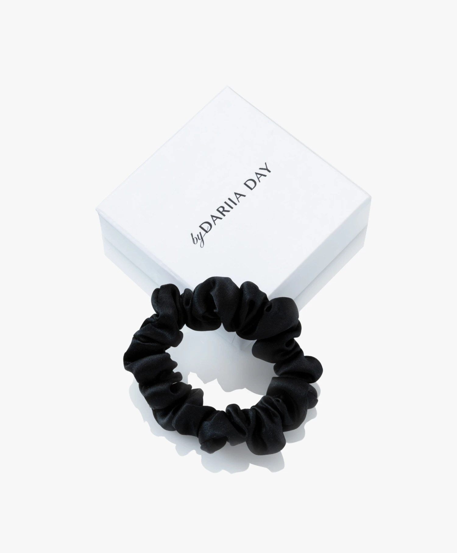 By Dariia Day Mulberry Zijden Scrunchie Small - Midnight Black 1 By Dariia Day Mulberry Zijden Scrunchie Small - Midnight Black